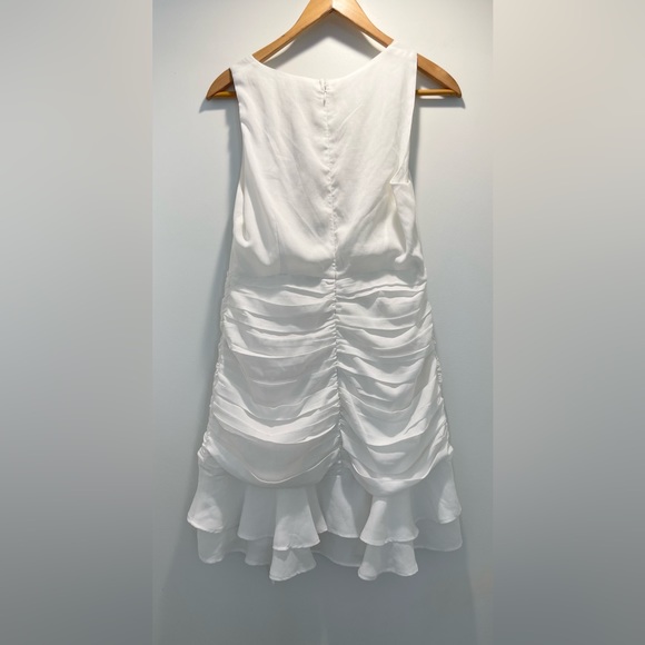 White ruffled dress 👗🌸 - Picture 2 of 5